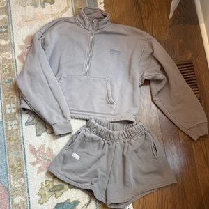 Set Active Taupe Pullover and Shorts Set